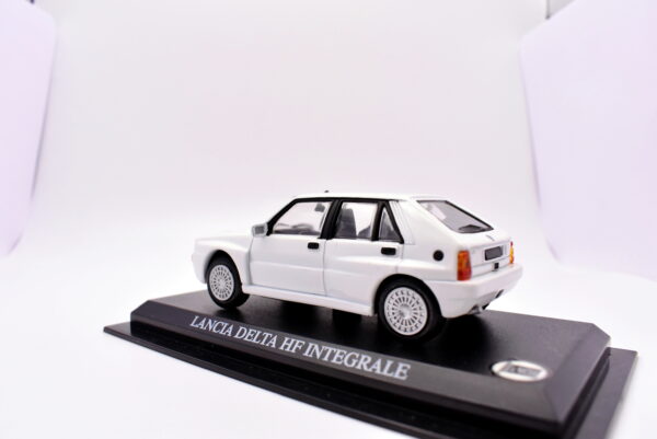 Modellino auto scala 1:43 Lancia Delta HF diecast modellismo statico - immagine 4