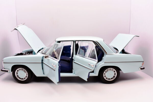 Modellino auto scala 1:18 Mercedes Benz 200 NOREV modellismo da collezione