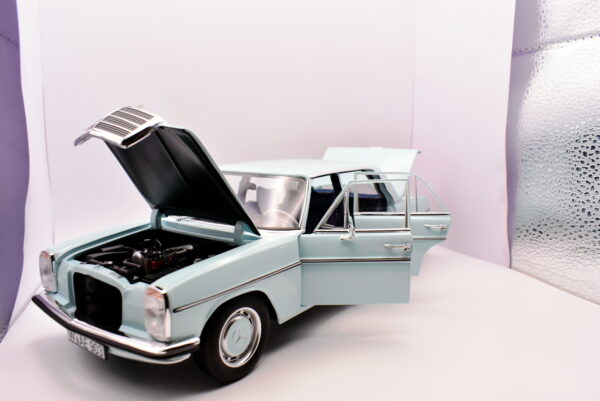 Modellino auto scala 1:18 Mercedes Benz 200 NOREV modellismo da collezione - immagine 2