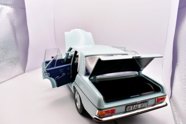Modellino auto scala 1:18 Mercedes Benz 200 NOREV modellismo da collezione - immagine 3