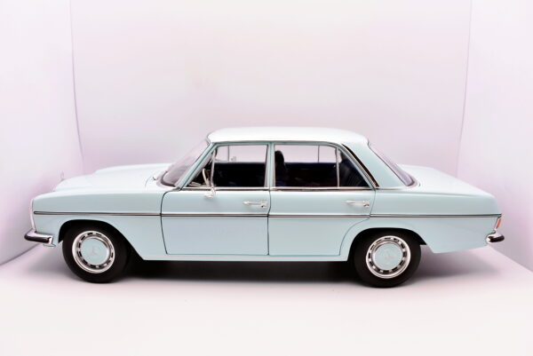 Modellino auto scala 1:18 Mercedes Benz 200 NOREV modellismo da collezione - immagine 4