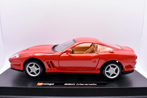 Modellino Auto Scala 1:24 Ferrari 550 Maranello Burago modellismo statico asta - immagine 4