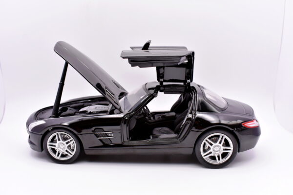 Modellino Auto Scala 1:24 Mercedes benz SLS AMG modellismo statico da collezione - immagine 2