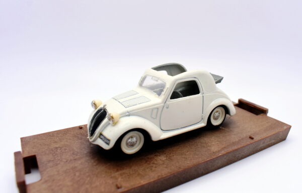 Modellino auto scala 1:43 Simca 5 Brumm diecast modellismo statico