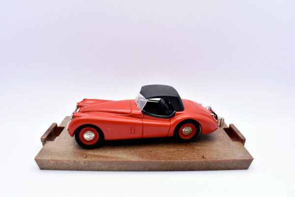 Modellino auto scala 1:43 Jaguar XK 120 Brumm diecast modellismo statico - immagine 3