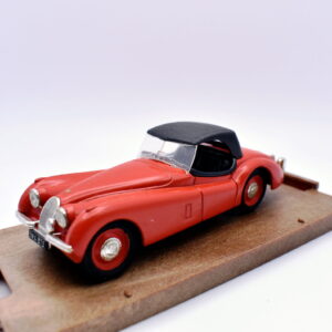 Modellino auto scala 1:43 Jaguar XK 120 Brumm diecast modellismo statico