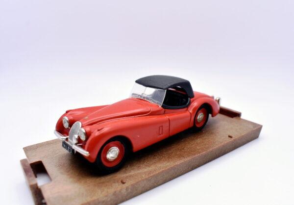 Modellino auto scala 1:43 Jaguar XK 120 Brumm diecast modellismo statico