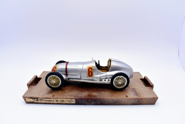 Modellino auto scala 1:43 Mercedes W125 HP 646 Brumm diecast modellismo statico - immagine 2