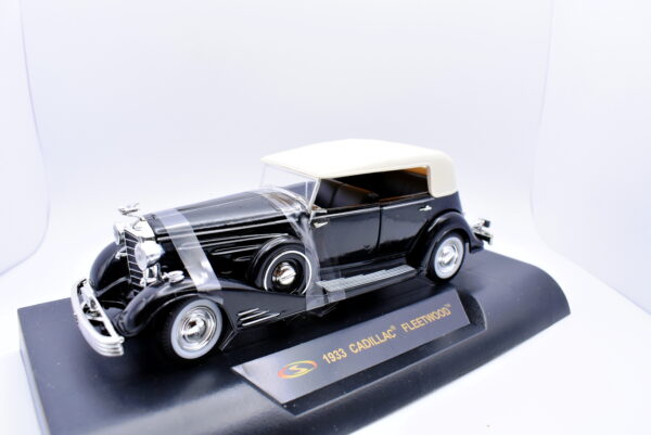 Modellino auto Cadillac Fleetwood scala 1:32 diecast modellismo collezione epoca solido