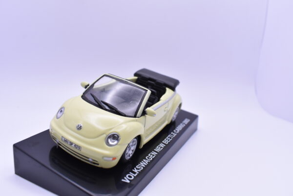 Modellino auto scala 1:43 Volkswagen New Beetle Cabrio diecast modellismo statico - immagine 3