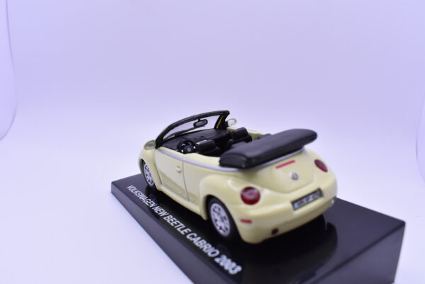 Modellino auto scala 1:43 Volkswagen New Beetle Cabrio diecast modellismo statico - immagine 4