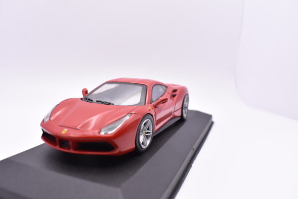 Modellino auto scala 1:43 Ferrari 488 GTB IXO diecast modellismo da collezione - immagine 4
