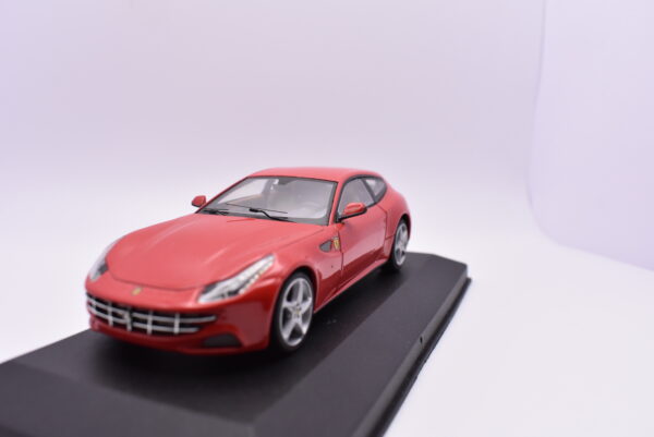 Modellino auto scala 1:43 Ferrari FF Hotwheels diecast modellismo da collezione - immagine 3