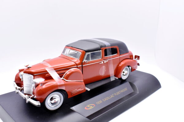 Modellino auto Cadillac Fleetwood scala 1:32 diecast modellismo collezione epoca solido