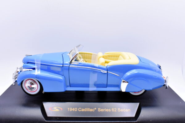 Modellino auto Cadillac series 62 Sedan scala 1:32 diecast modellismo collezione epoca solido - immagine 3