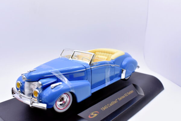 Modellino auto Cadillac series 62 Sedan scala 1:32 diecast modellismo collezione epoca solido