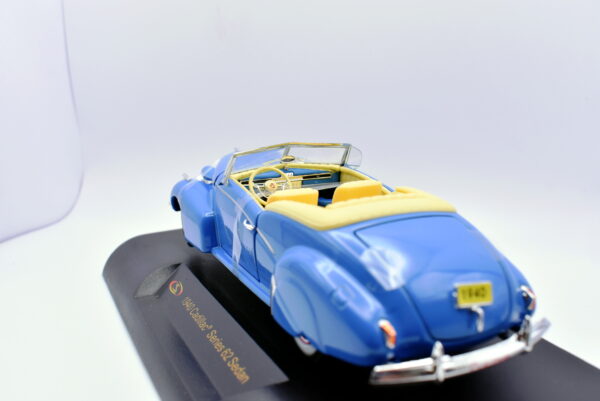 Modellino auto Cadillac series 62 Sedan scala 1:32 diecast modellismo collezione epoca solido - immagine 4