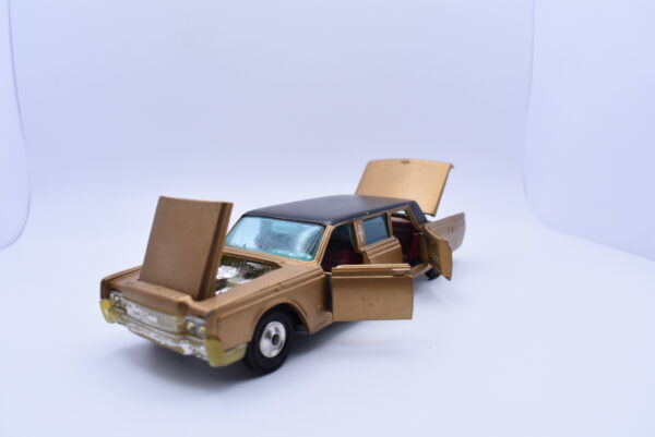 Modellino auto scala 1:43 Lincoln Continental corgi toys diecast modellismo statico usati - immagine 3