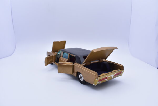 Modellino auto scala 1:43 Lincoln Continental corgi toys diecast modellismo statico usati - immagine 4