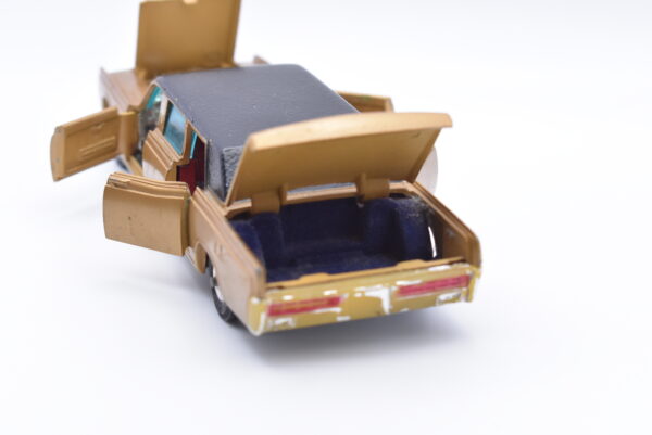 Modellino auto scala 1:43 Lincoln Continental corgi toys diecast modellismo statico usati - immagine 5
