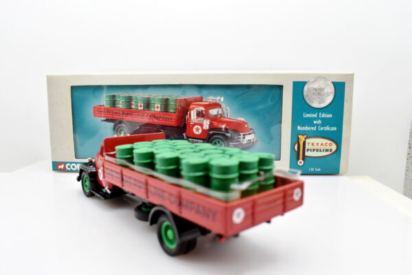 Modellino Camion scala 1:50 Diamond T620 dropside with oil drums Corgi diecast modellismo da collezione - immagine 4
