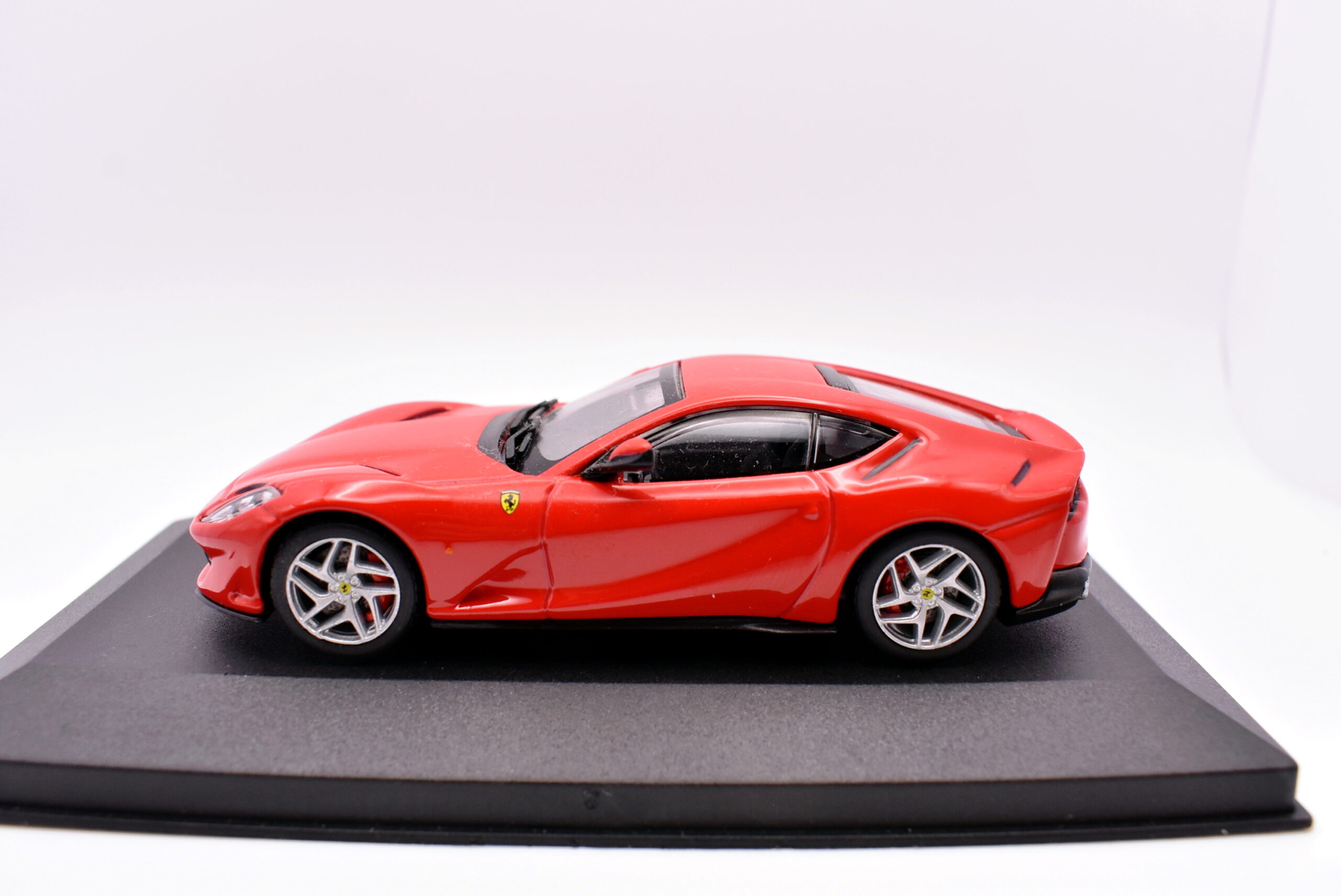 Lotto 3 Modellini Auto Ferrari 1/43 - LaFerrari, 812 Superfast, Portofino, In Scatola Plexiglas - 9