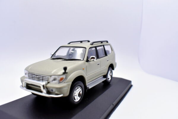 Modellino auto scala 1:43 Toyota Land Cruiser diecast modellismo statico - immagine 2
