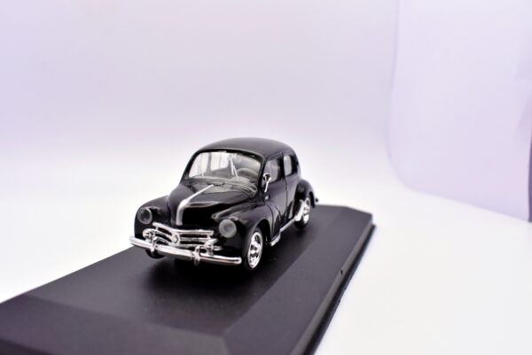 Modellino auto scala 1:43 Renault 4CV diecast modellismo statico - immagine 3