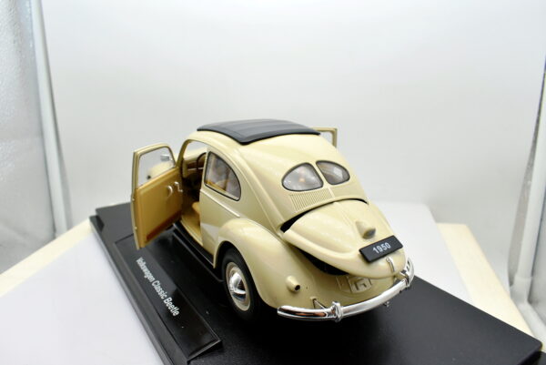 Modellino auto scala 1:18 Vw Beetle kafer modellismo da collezione - immagine 3
