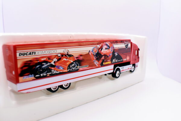 modellino camion scala 1:87 Iveco Stralis DUCATI MOTO GP modellismo statico da collezione - immagine 3