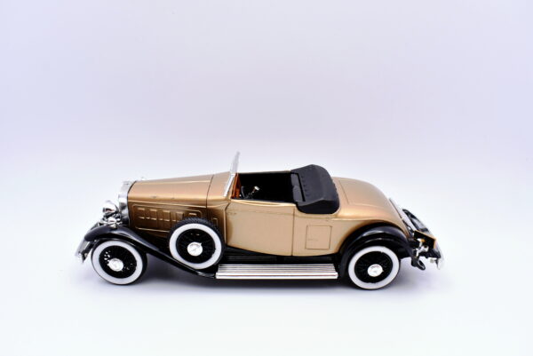 Modellino auto scala 1:43 Cadillac mod V16 Rio diecast modellismo statico usati - immagine 2
