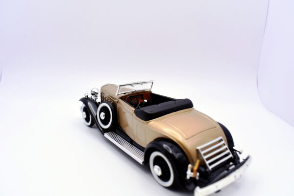 Modellino auto scala 1:43 Cadillac mod V16 Rio diecast modellismo statico usati - immagine 4