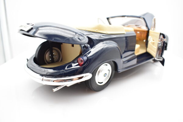 Modellino auto scala 1:18 BMW 502 diecast modellismo da collezione - immagine 6