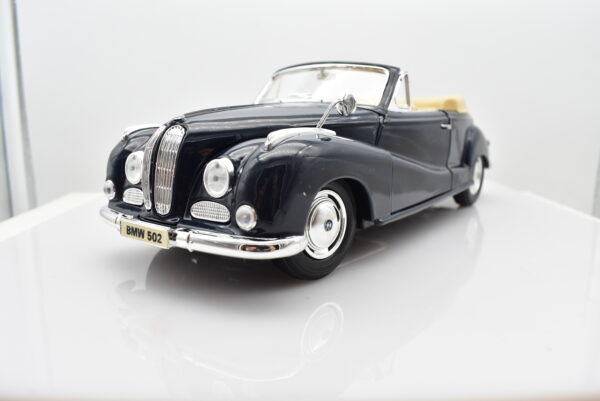 Modellino auto scala 1:18 BMW 502 diecast modellismo da collezione - immagine 9