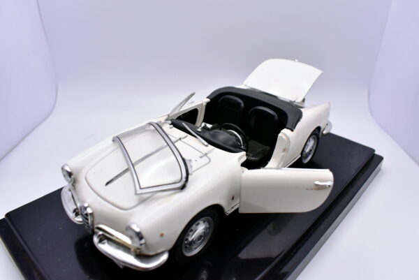 Modellino auto ALFA ROMEO GIULIETTA SPIDER scala 1:24 diecast modellismo da collezione - immagine 3
