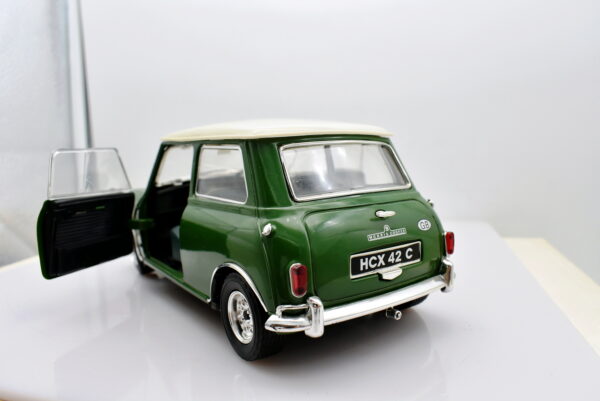 Modellino auto scala 1:18 Mini Cooper Burago diecast modellismo da collezione - immagine 3