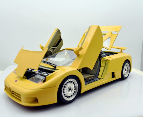 Modellino auto scala 1:18 BUGATTI 110 EB Burago modellismo da collezione
