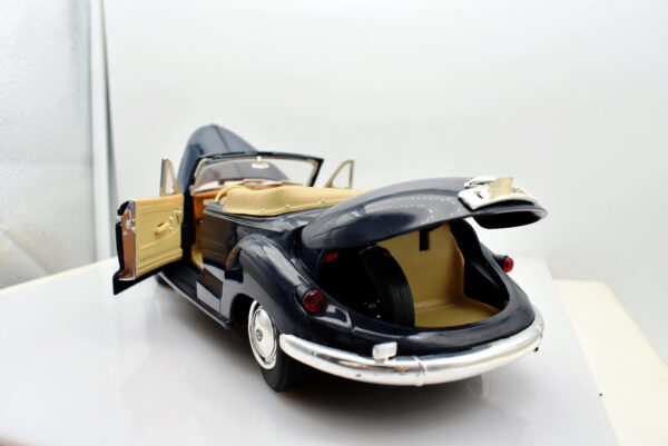 Modellino auto scala 1:18 BMW 502 diecast modellismo da collezione - immagine 3