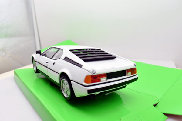Modellino auto scala 1:24 BMW M1 diecast modellismo statico - immagine 5