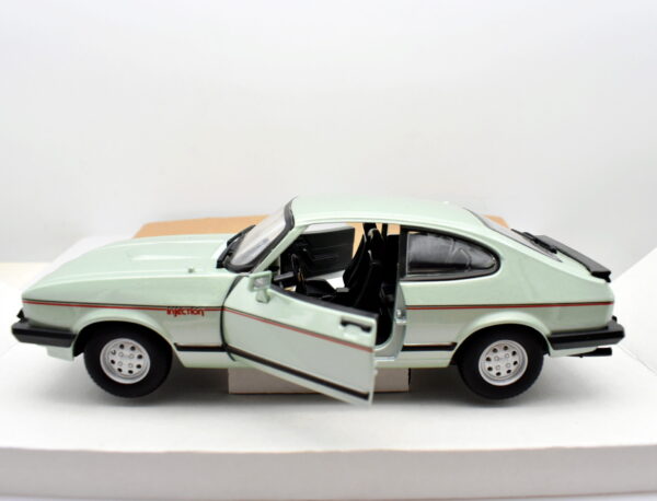 Modellino auto scala 1:24 Ford capri Burago diecast modellismo da collezione