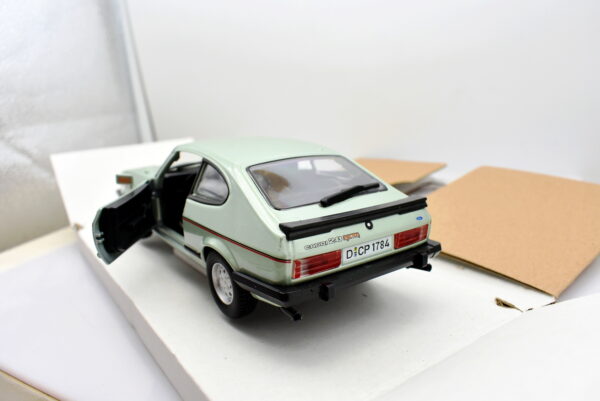 Modellino auto scala 1:24 Ford capri Burago diecast modellismo da collezione - immagine 5