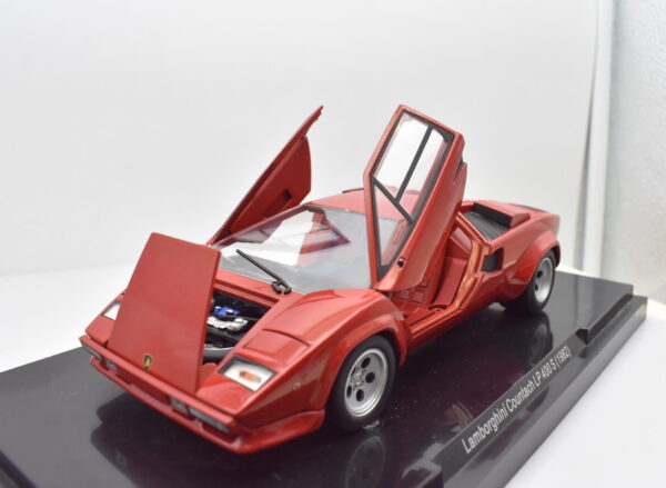 Modellino auto Lamborghini Countach LP 400 S scala 1:24 diecast modellismo da collezione