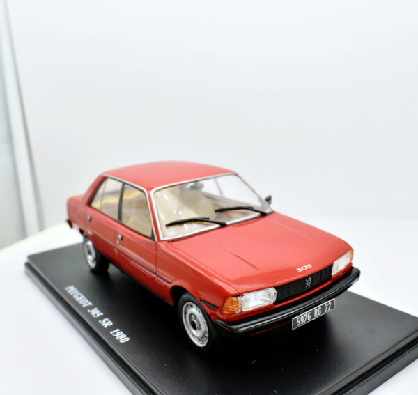 Modellino auto scala 1:24 Peugeot 305 SR diecast collezione modellismo