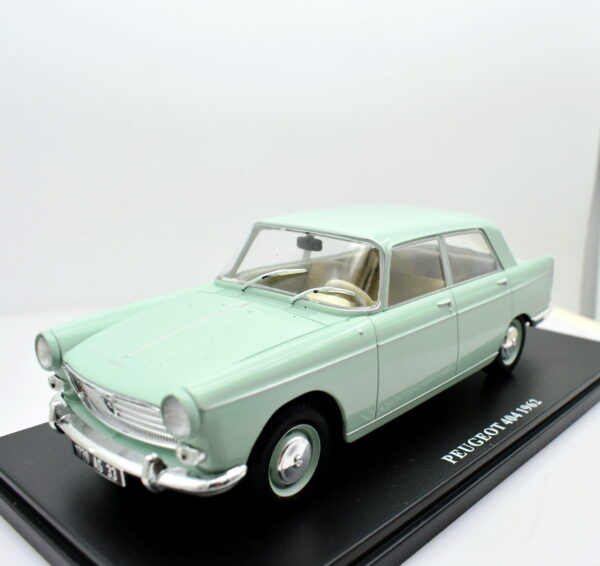 Modellino auto scala 1:24 Peugeot 404 diecast collezione modellismo