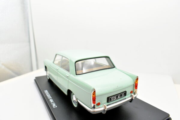 Modellino auto scala 1:24 Peugeot 404 diecast collezione modellismo - immagine 4