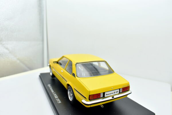 Modellino auto scala 1:24 Opel Ascona 1.9 SR diecast collezione modellismo - immagine 4