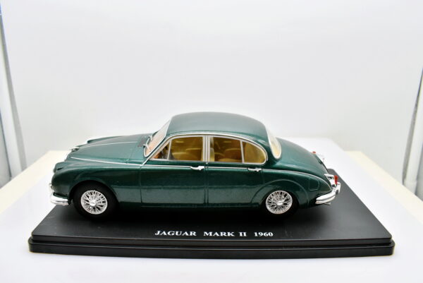 Modellino auto scala 1:24 Jaguar Mark II diecast collezione modellismo - immagine 2