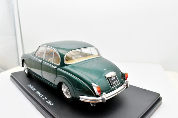 Modellino auto scala 1:24 Jaguar Mark II diecast collezione modellismo - immagine 4