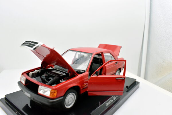 Modellino auto Mercedes 190E scala 1/24 diecast modellismo collezione statico - immagine 3