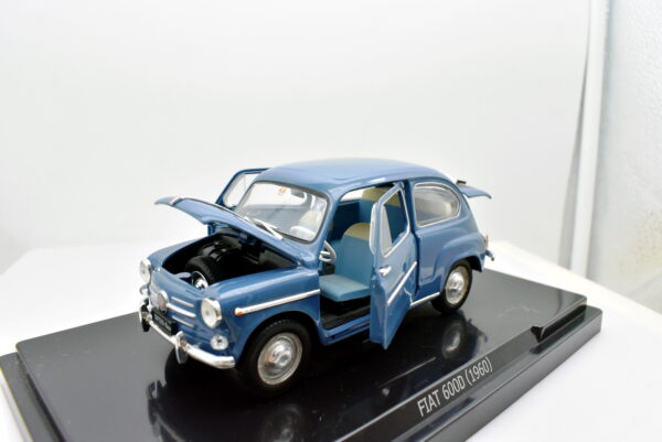 Modellino auto FIAT 600 D scala 1/24 diecast modellismo collezione statico epoca - immagine 4